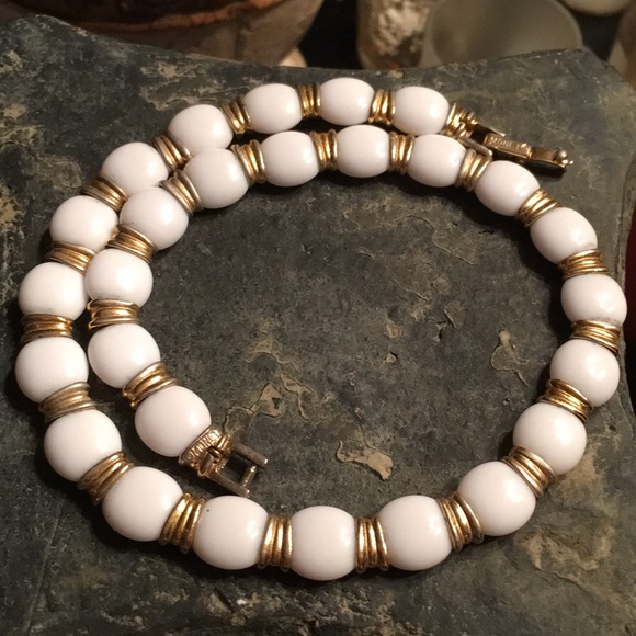 Vintage MONET Necklace - Picture 4 of 4